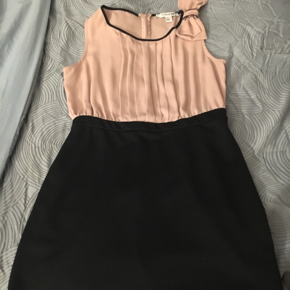 Women Tan and black midi dress